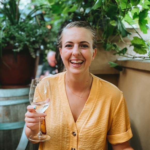 Profile Picture of Saskia Vaneyk (@saskiave) on Poshmark