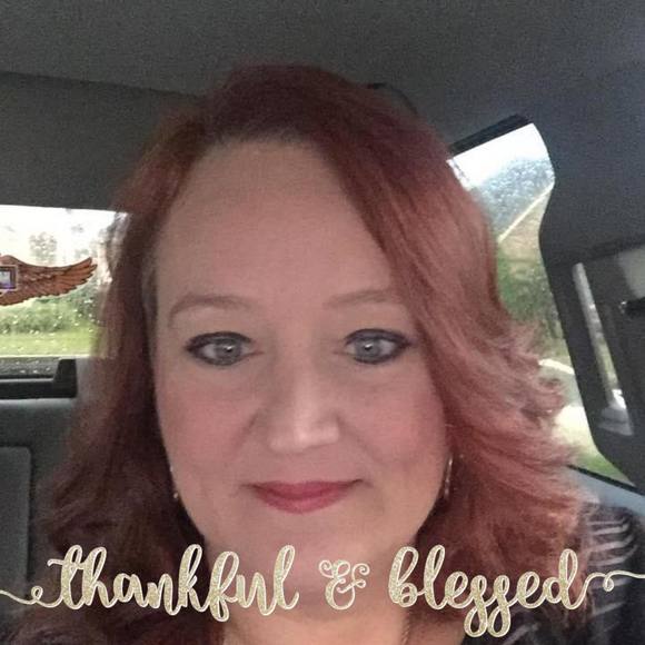 Profile Picture of Amanda Sawyer cobbs (@amandaleecrosby) on Poshmark