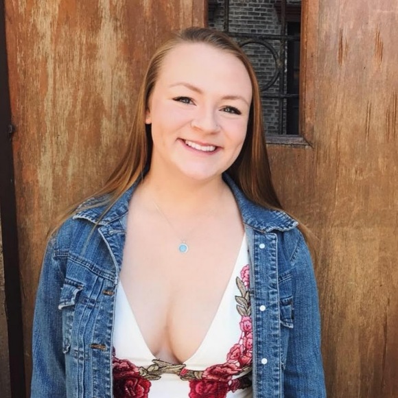 Profile Picture of Carley Schaffer (@carleyschaffer) on Poshmark