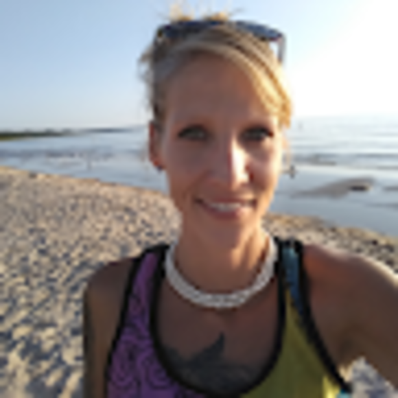 Profile Picture of Magin r Miles (@maginmiles1984) on Poshmark