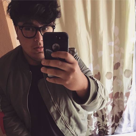 Profile Picture of Andrew Tanguma (@gumitrash) on Poshmark