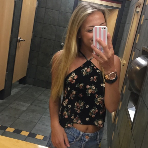 Profile Picture of Megan Gregory (@meg__elaine) on Poshmark