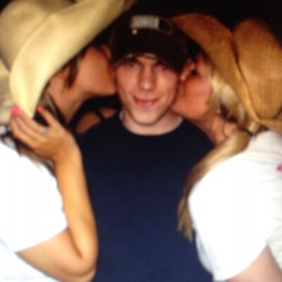 Profile Picture of Jeff Barnard (@bernzy19) on Twitter