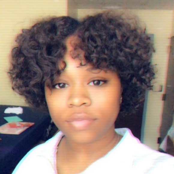 Profile Picture of Kennedy Brown (@kenyewest015) on Poshmark