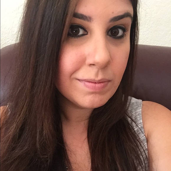 Profile Picture of Siran Tchobanian (@siranie) on Poshmark