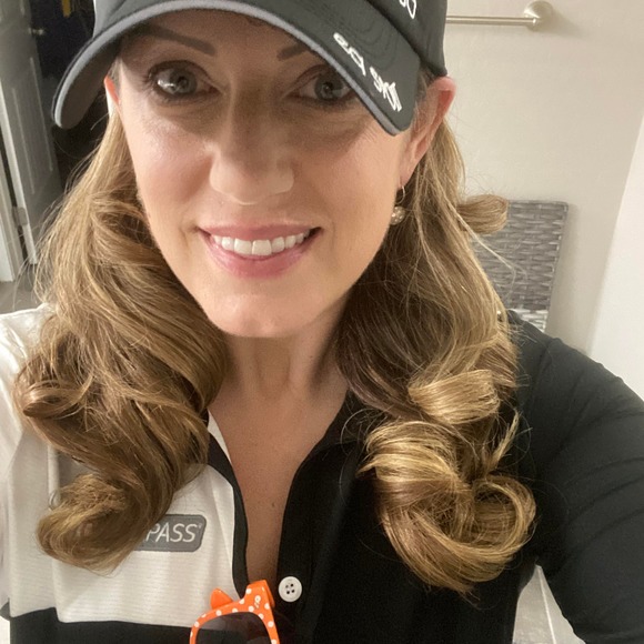 Lisa Mocol-roberts - Poshmark Profile Picture of Lisa Mocol-roberts (@lisamocol) on Poshmark