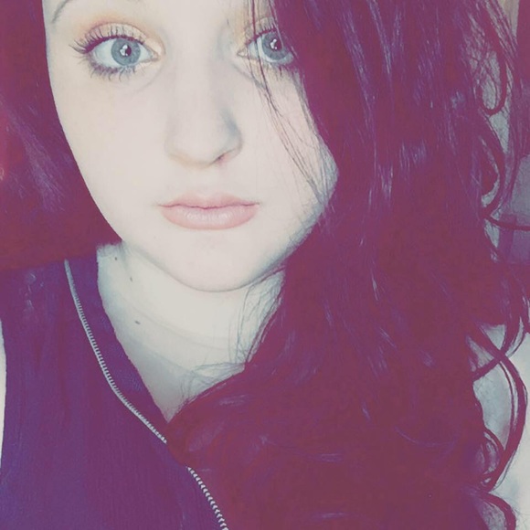 Profile Picture of Kristen Axtell (@kristenshelby25) on Poshmark