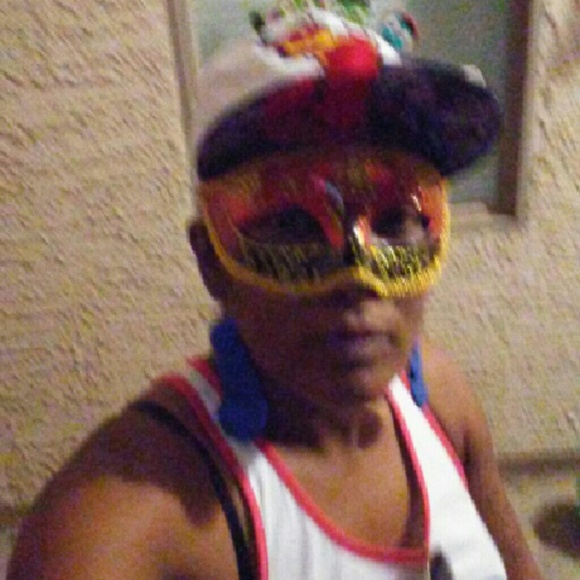 Profile Picture of Yolanda Booker (@ladylondalady) on Poshmark