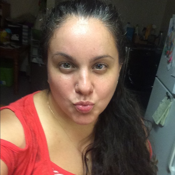 Profile Picture of Elizabeth Tiltscher (@bizza101) on Poshmark