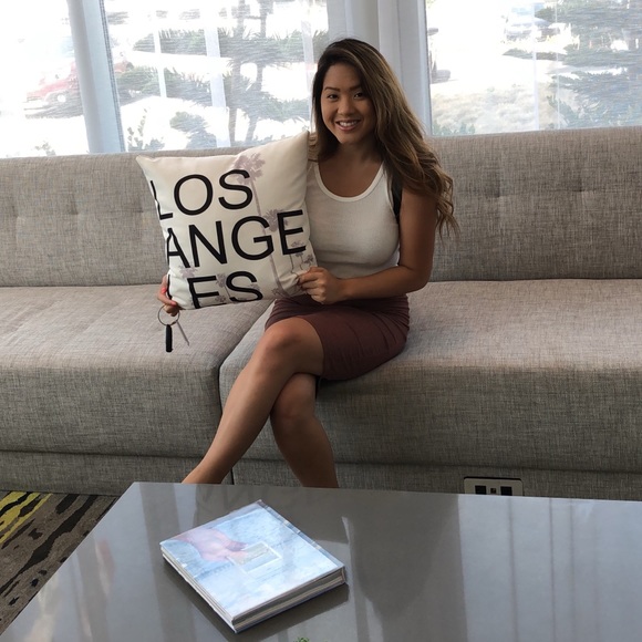 Profile Picture of Aneda Sivongsay (@anedasivongsay) on Poshmark