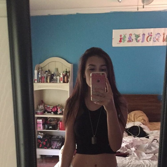 Profile Picture of Nadijah Shattles (@nshattlessss) on Poshmark