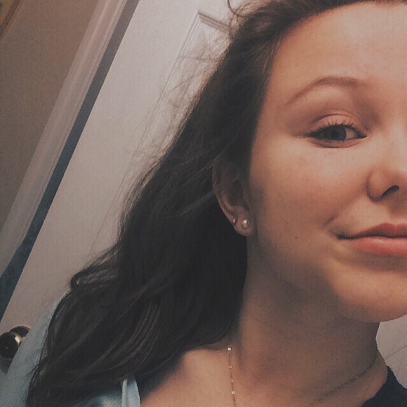 Profile Picture of Victoria Hogue (@victoria_hogue) on Poshmark