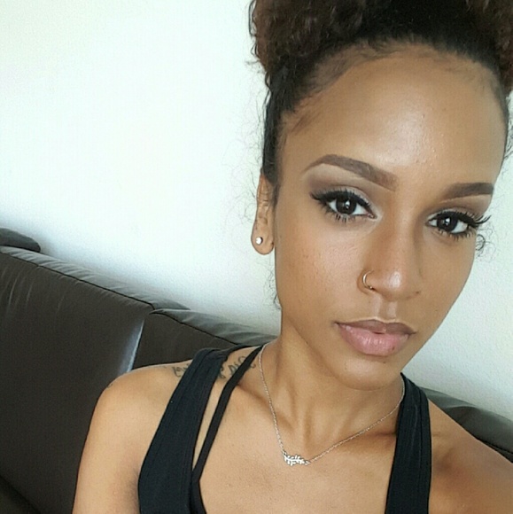 Profile Picture of Jenna? Arnold (@jennaearnold) on Poshmark