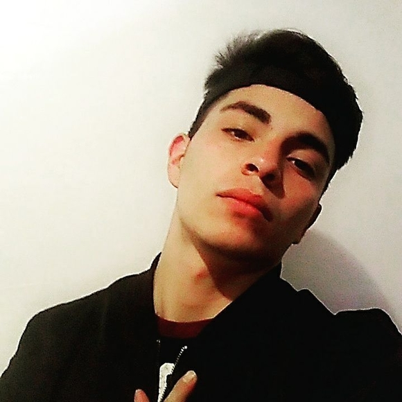 Profile Picture of Jonathan Longoria (@jlongoria19) on Poshmark