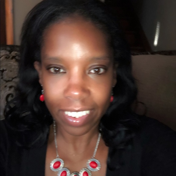 Profile Picture of Tanya Dubenion (@tdubenion) on Poshmark