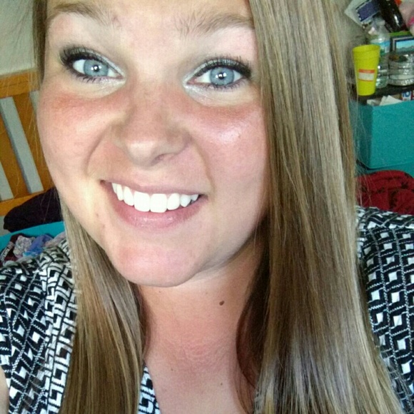 Profile Picture of Cassie Sowada (@csowada) on Poshmark