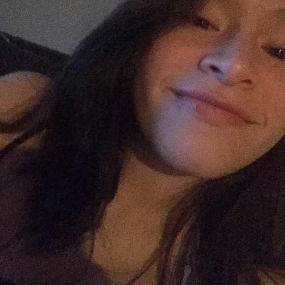 Profile Picture of Jade Greer (@jadealexisg) on Poshmark