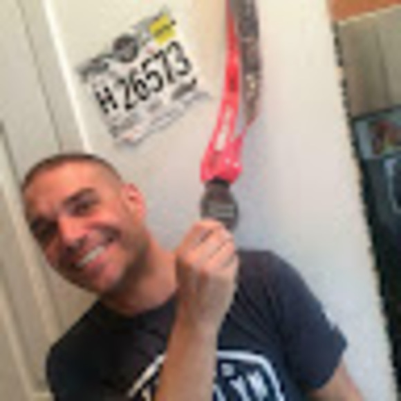 Profile Picture of Robert Dedominic (@rdedominic) on Poshmark