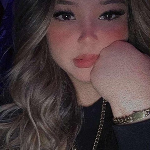 Profile Picture of Davidã Wendy (@sdwc001) on Poshmark