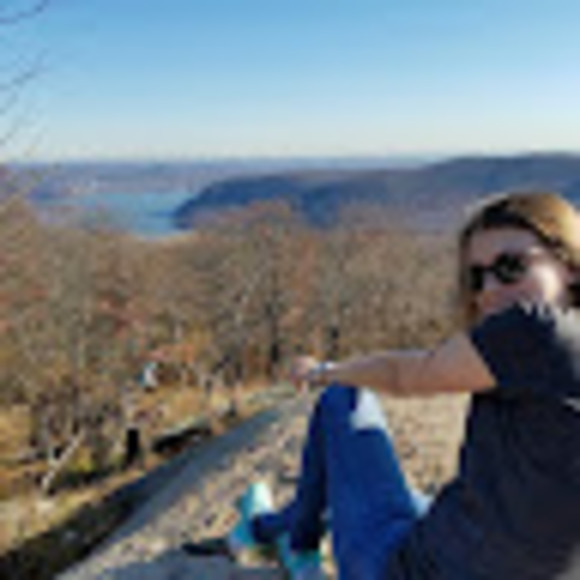 Profile Picture of Tatiana Pawelec (@tpawelec726) on Poshmark