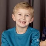 Profile Picture of April Carr (@yogamomcarr) on Instagram