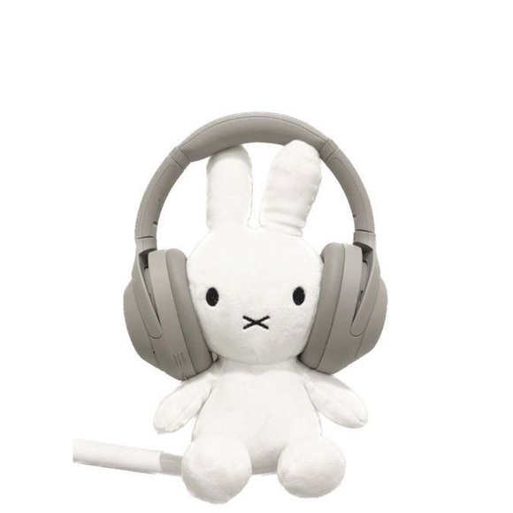 Profile Picture of Gen Daboval (@gendab03) on Poshmark