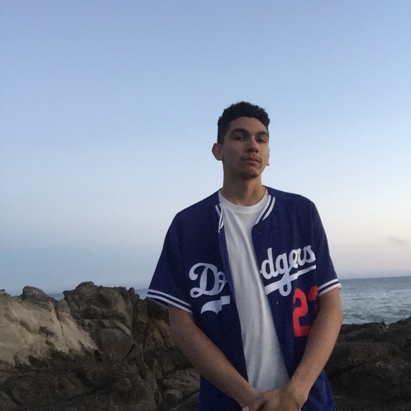 Profile Picture of Daniel Gonzalez (@danielgee23) on Poshmark