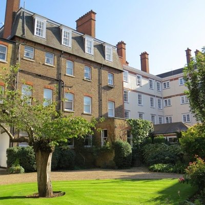 Profile Picture of James Holdsworth (@bjh_house) on Twitter