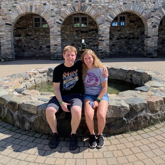 Profile Picture of Sarah Kreitman (@skreitman) on Poshmark