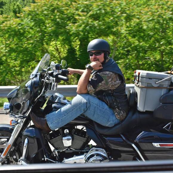 Profile Picture of Dale Gardner (@dalelee1987) on Poshmark