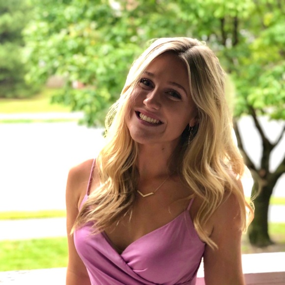 Profile Picture of Alexis Camerlinck (@ajcamerlinck) on Poshmark