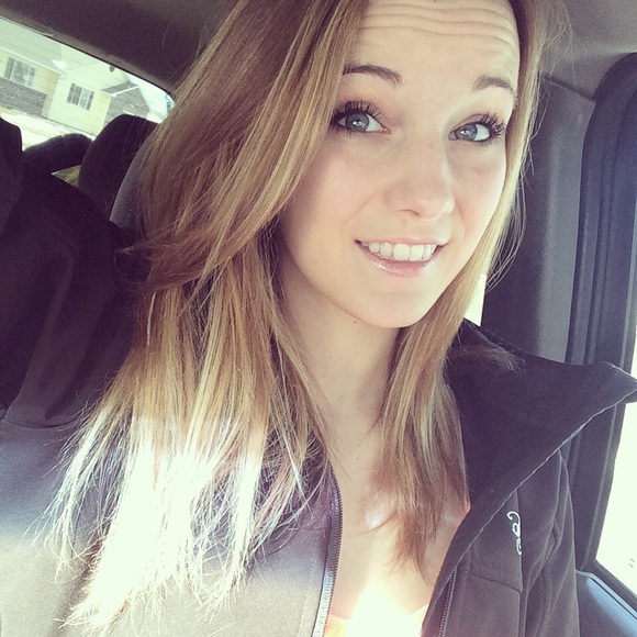 Profile Picture of Michaela Frostrom (@michaela_22) on Poshmark