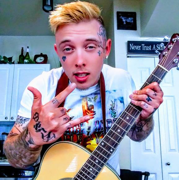 Profile Picture of Christopher Grabowski (@cgrabowski91) on Poshmark