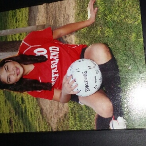 Profile Picture of Daniela Serna (@bambi_20) on Poshmark