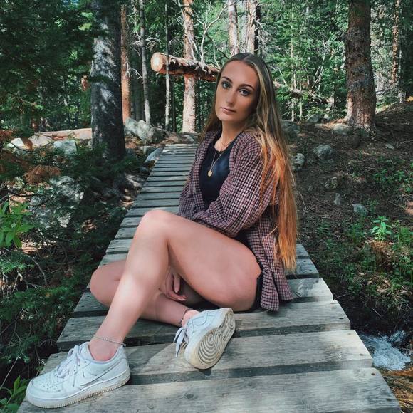 Profile Picture of Danielle Mcmath (@danielle_mcmath) on Poshmark