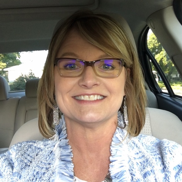 Profile Picture of Joy Cumbess (@mamajoy16) on Poshmark