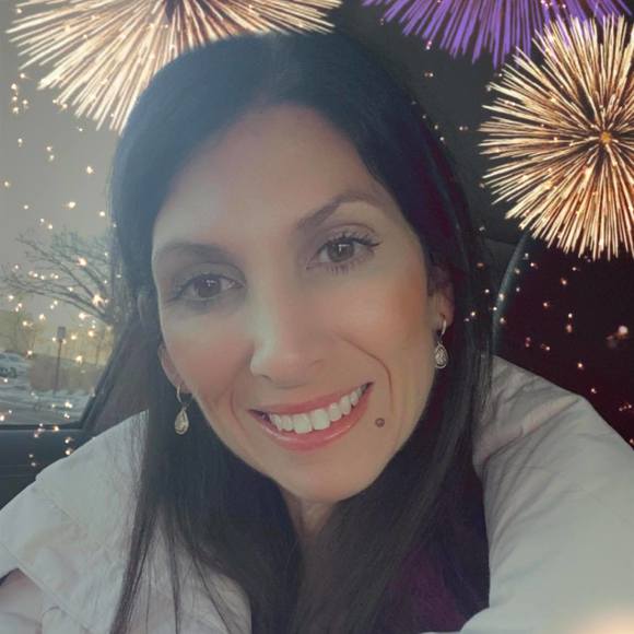 Profile Picture of Tonia Shuman (@faruiz) on Poshmark