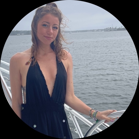Profile Picture of Lacy Graham (@lacygraham) on Poshmark