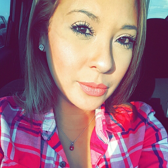 Profile Picture of Jessica Cavazos (@jcavazos29) on Poshmark