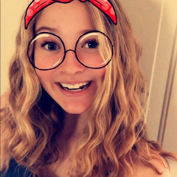 Profile Picture of Saige Yoes (@yoyo2005) on Poshmark