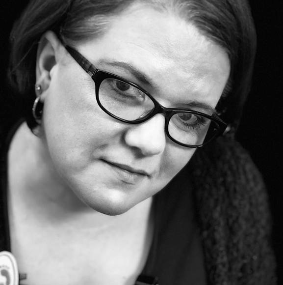 Profile Picture of Shellybelly Edge (@edgemichellel) on Poshmark