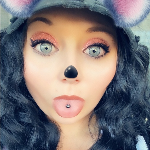 Profile Picture of Samantha Regan (@mammajugs) on Poshmark