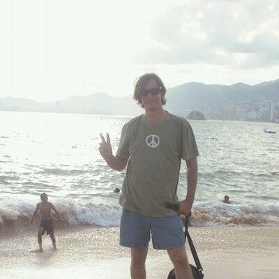 Profile Picture of Chris Greyson (@PerroDePlata) on Twitter