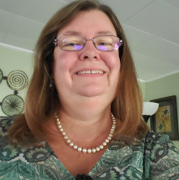Profile Picture of Robin Chase (@rchase0501) on Poshmark