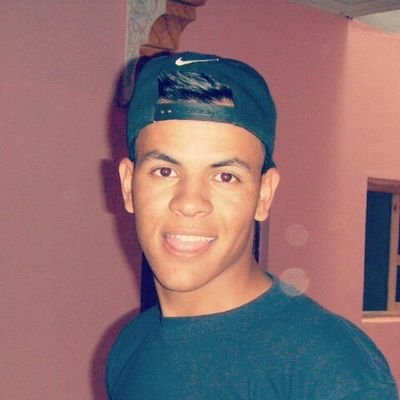 Profile Picture of Mï Møűň (@MM38212652) on Twitter