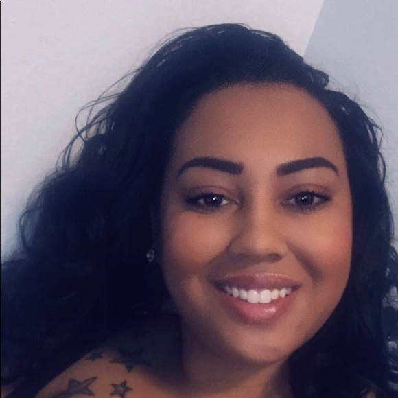 Profile Picture of Stephenie Potter (@tuffers76) on Poshmark