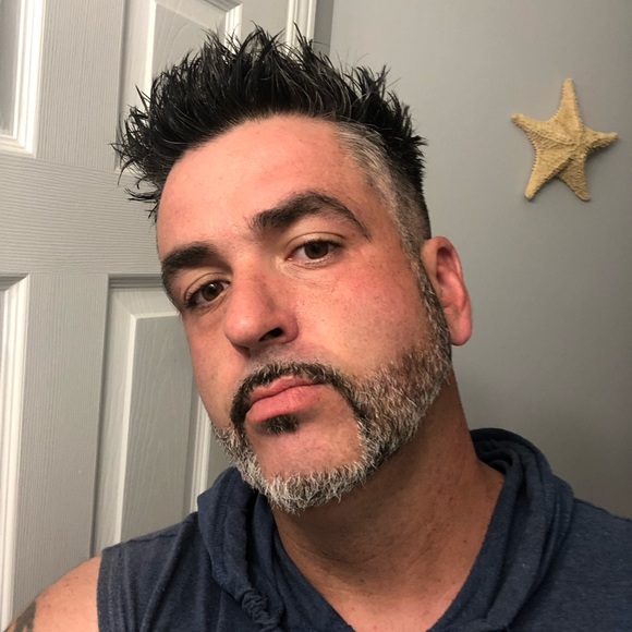 Profile Picture of Kevin Arruda (@marteloog) on Poshmark