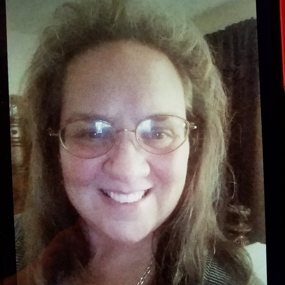 Profile Photo of Lisa Emmons (@lemmons1963) on Poshmark