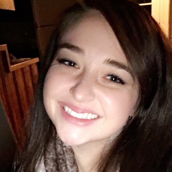 Profile Picture of Shannon Sudduth (@shannonsudd) on Poshmark