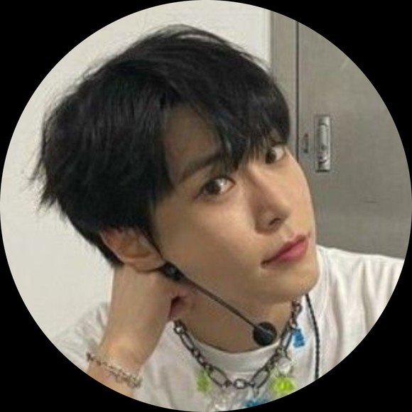 Profile Picture of Analy Recendez (@analyrecendez) on Poshmark